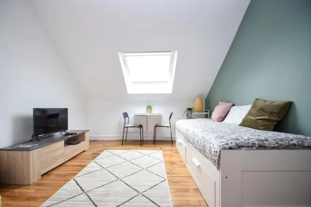 Disponible - Appartement Entier - 10Mn Rer B Aeroport Cdg - Paris Gare Du Nord, T11 Express, Le Bourget, Tout Equipe, Netflix Gratuit, 3 Personnes, 4Eme Etage, Escaliers, Parc Des Expositions, Parking Rue Gratuit Apres 19H 德朗西 外观 照片